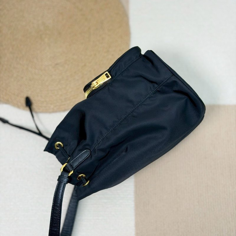 （稀有補貨✨✨）🏷️Prada 普拉達．Duet Re-Nylon 小水桶-2