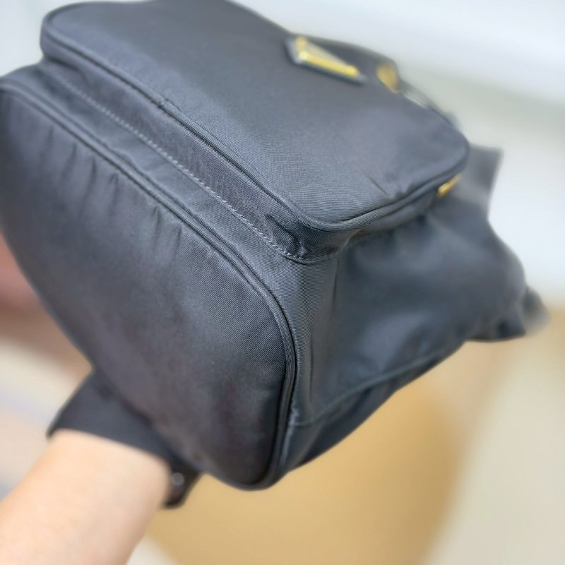 （稀有補貨✨✨）🏷️Prada 普拉達．Duet Re-Nylon 小水桶-5