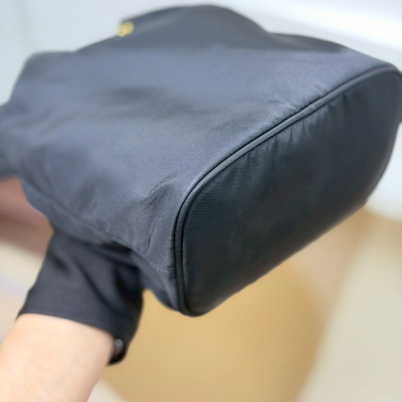 （稀有補貨✨✨）🏷️Prada 普拉達．Duet Re-Nylon 小水桶-6