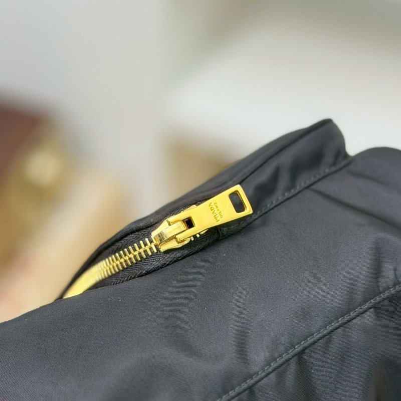 （稀有補貨✨✨）🏷️Prada 普拉達．Duet Re-Nylon 小水桶-12