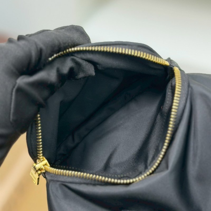 （稀有補貨✨✨）🏷️Prada 普拉達．Duet Re-Nylon 小水桶-16