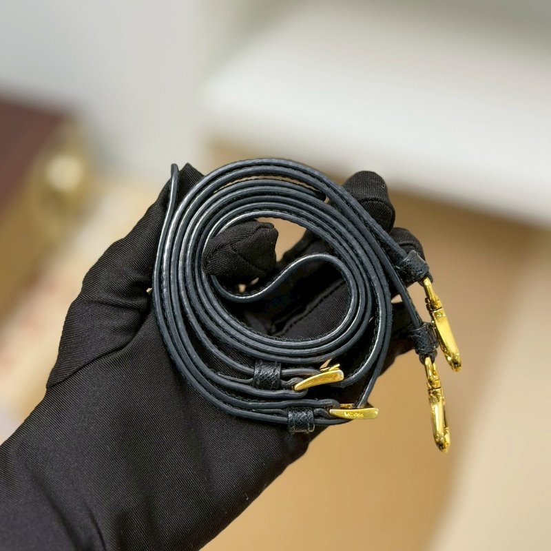 （稀有補貨✨✨）🏷️Prada 普拉達．Duet Re-Nylon 小水桶-17