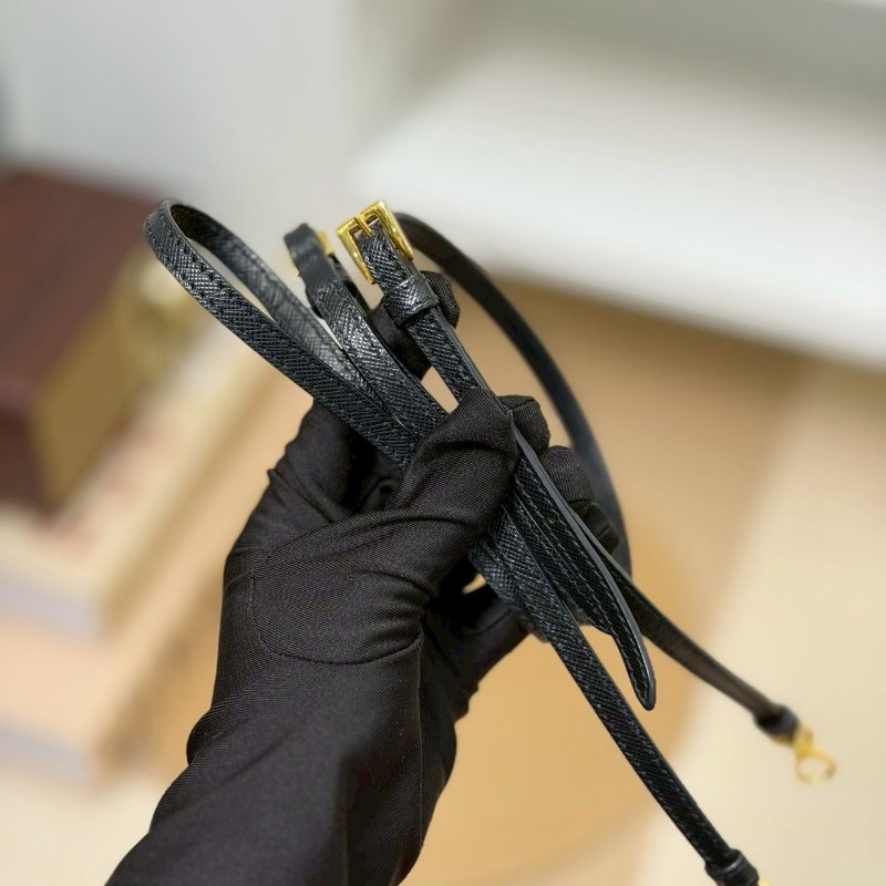 （稀有補貨✨✨）🏷️Prada 普拉達．Duet Re-Nylon 小水桶-18