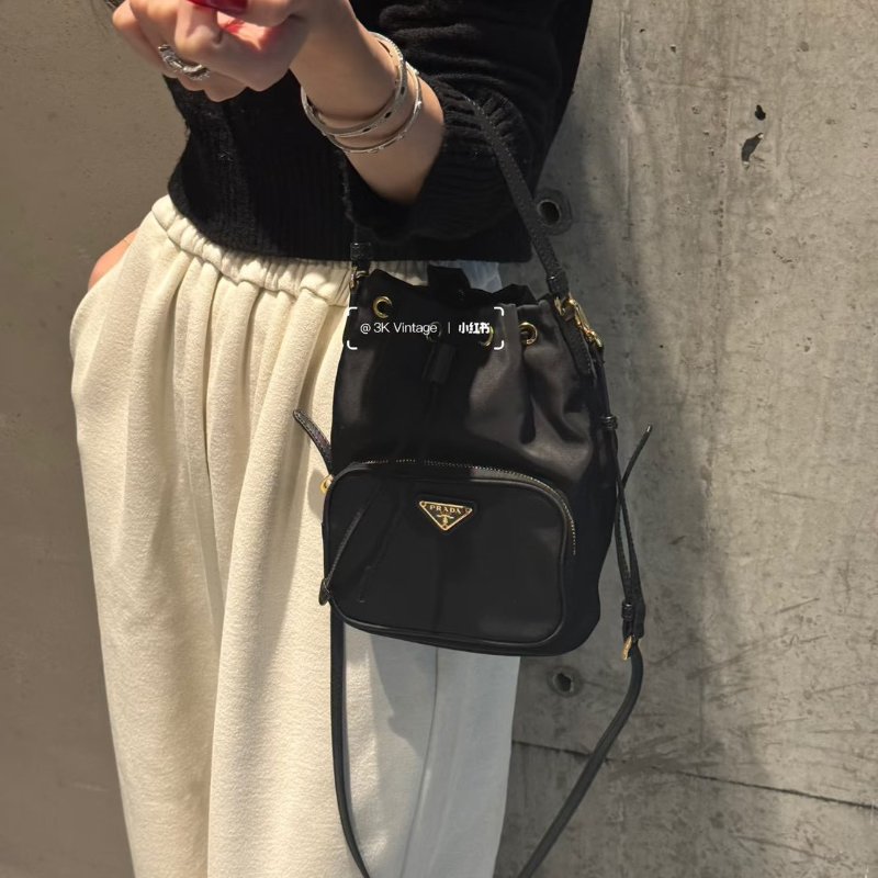 （稀有補貨✨✨）🏷️Prada 普拉達．Duet Re-Nylon 小水桶-21