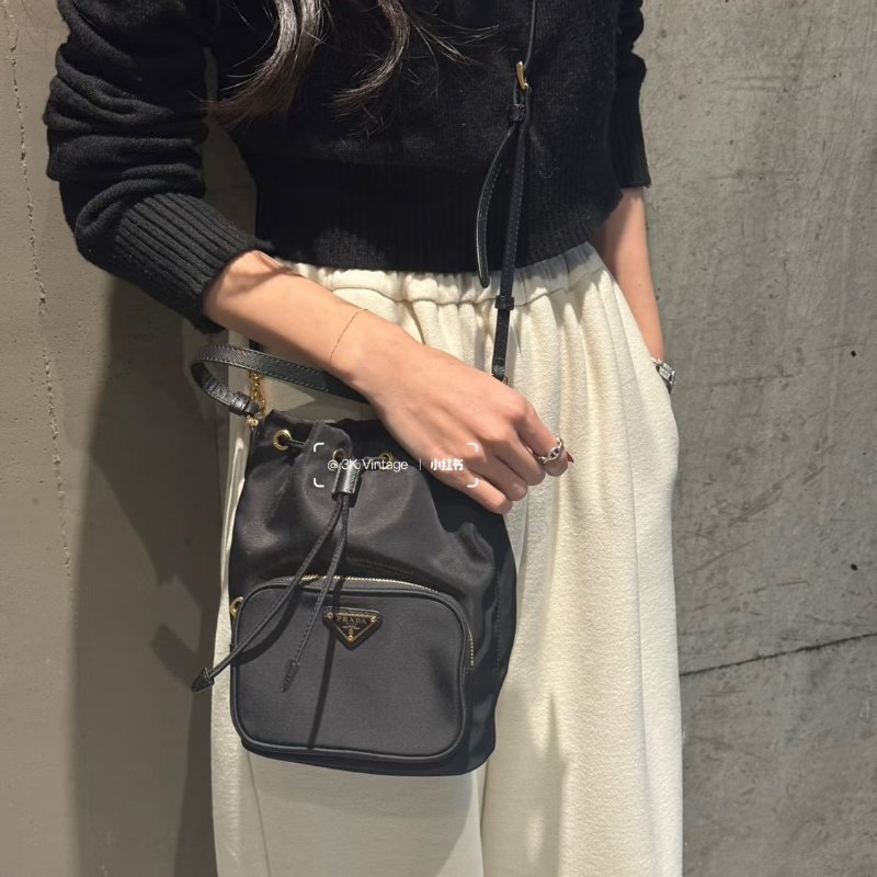 （稀有補貨✨✨）🏷️Prada 普拉達．Duet Re-Nylon 小水桶-22