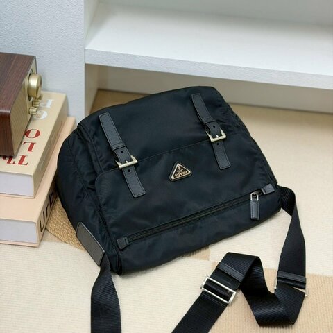 🏷️Prada 普拉達．Re-Nylon 尼龍郵差包 小號