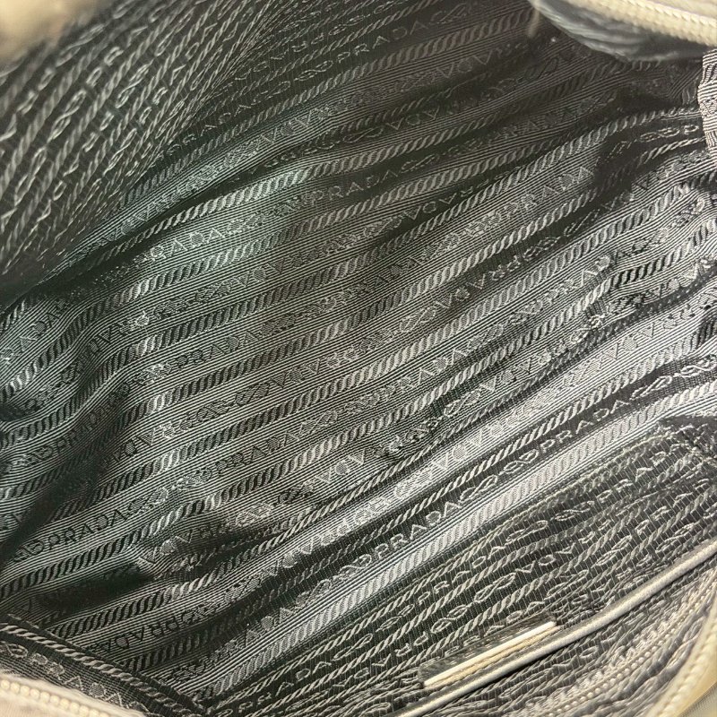 (男女通殺款🖤🖤)🏷️Prada 普拉達.Re-Nylon 尼龍郵差包 小號-22