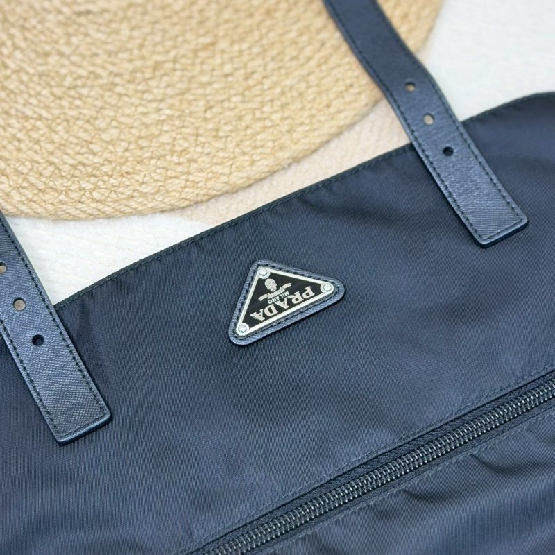 (男女通殺款🖤🖤)🏷️Prada 普拉達.Re-Nylon 尼龍郵差包 小號-28