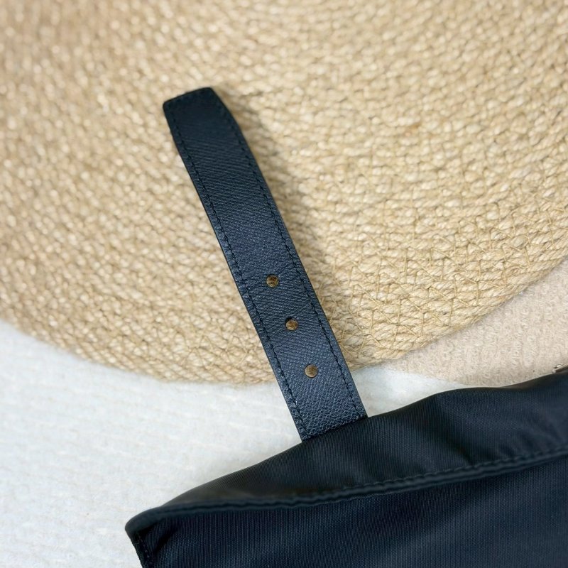 (男女通殺款🖤🖤)🏷️Prada 普拉達.Re-Nylon 尼龍郵差包 小號-29