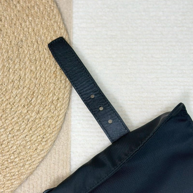 (男女通殺款🖤🖤)🏷️Prada 普拉達.Re-Nylon 尼龍郵差包 小號-30