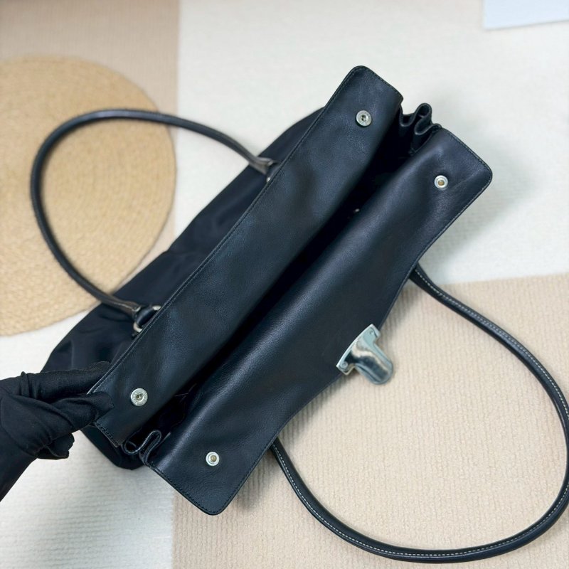 （酷颯美女快看😎）🏷️Prada 普拉達．Shoulder 中古長法棍/客人寄賣-16