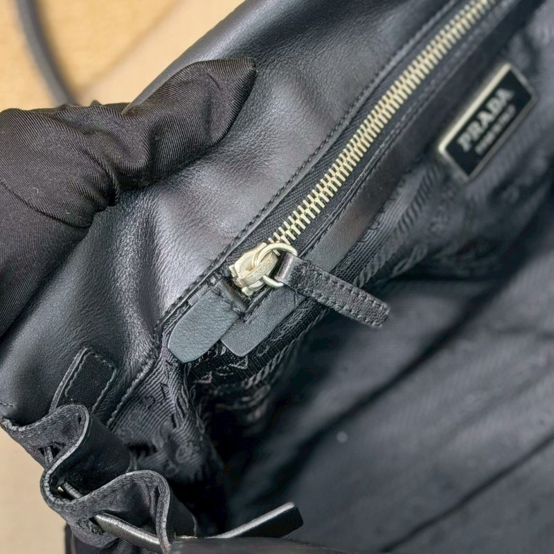 （酷颯美女快看😎）🏷️Prada 普拉達．Shoulder 中古長法棍/客人寄賣-18