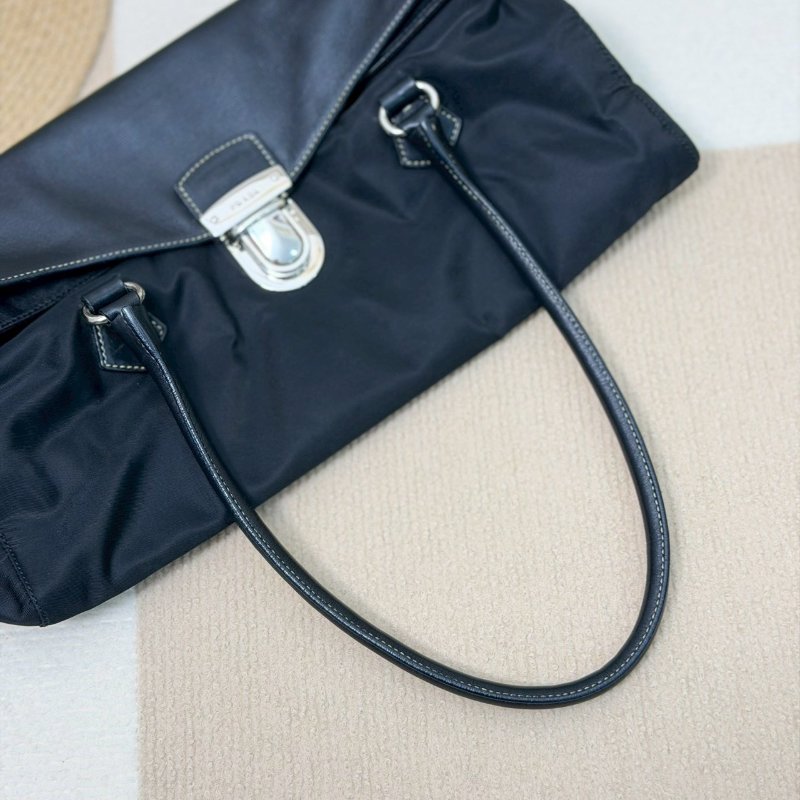 （酷颯美女快看😎）🏷️Prada 普拉達．Shoulder 中古長法棍/客人寄賣-25