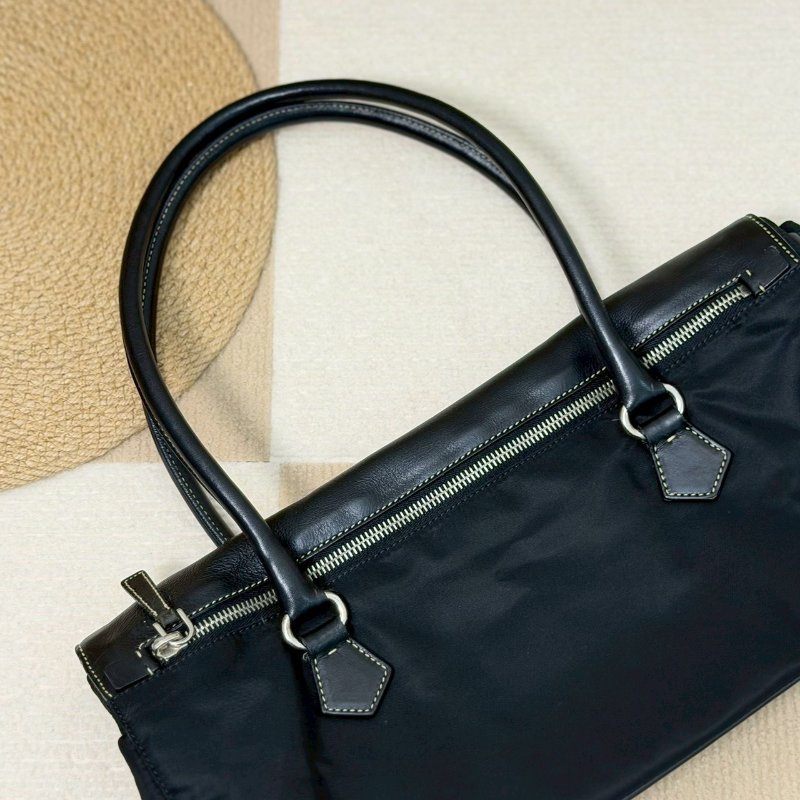 （酷颯美女快看😎）🏷️Prada 普拉達．Shoulder 中古長法棍/客人寄賣-26