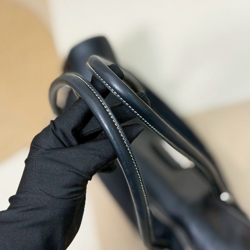 （酷颯美女快看😎）🏷️Prada 普拉達．Shoulder 中古長法棍/客人寄賣-28