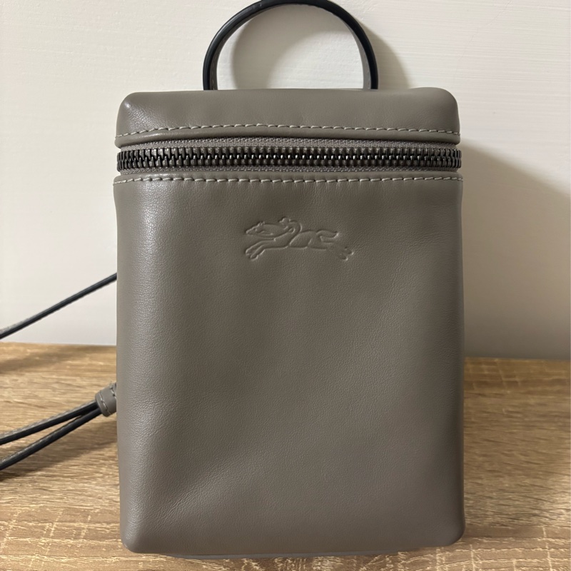 LONGCHAMP 斑鳩灰 迷你 手機包 LE PLIAGE XTRA系列牛皮直式斜背包-0