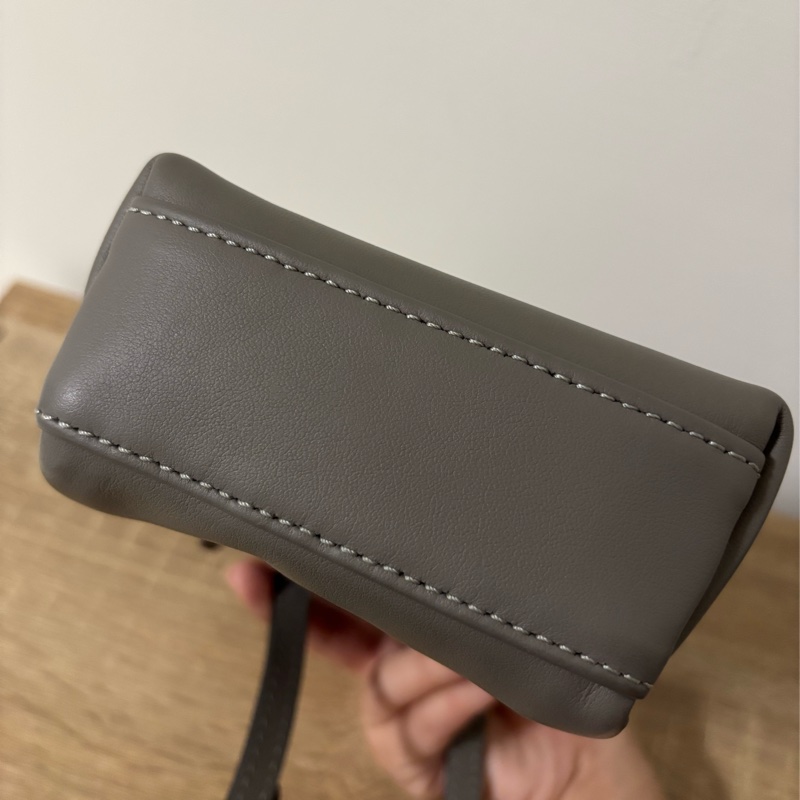 LONGCHAMP 斑鳩灰 迷你 手機包 LE PLIAGE XTRA系列牛皮直式斜背包-6