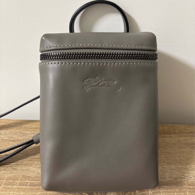 LONGCHAMP 斑鳩灰 迷你 手機包 LE PLIAGE XTRA系列牛皮直式斜背包-8