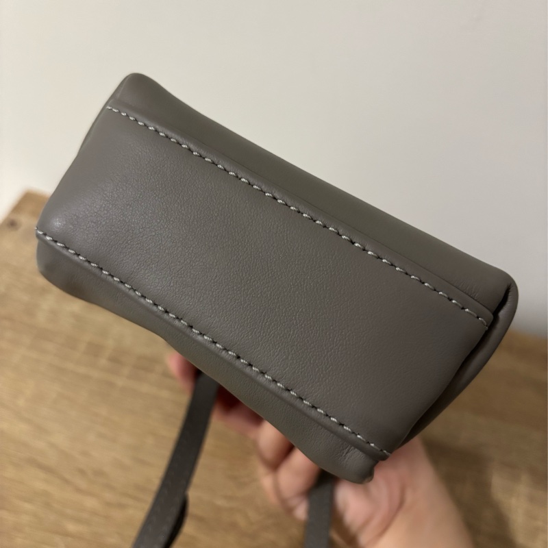 LONGCHAMP 斑鳩灰 迷你 手機包 LE PLIAGE XTRA系列牛皮直式斜背包-10