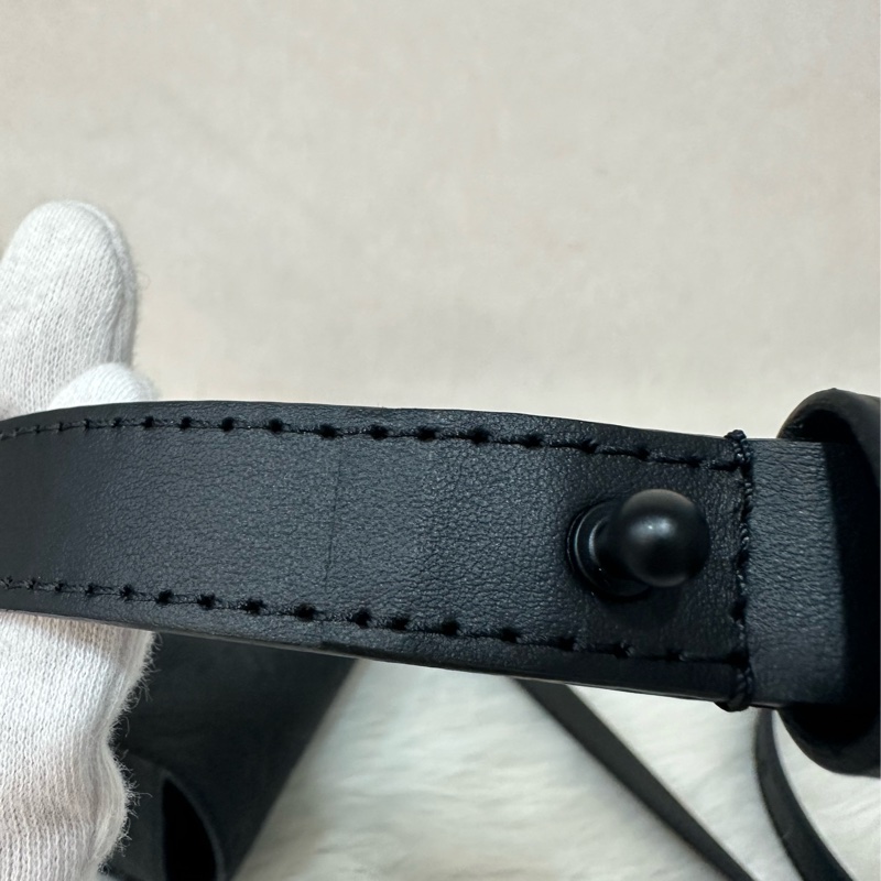 LV M81746 黑色牛皮壓紋斜背包 steamer-20