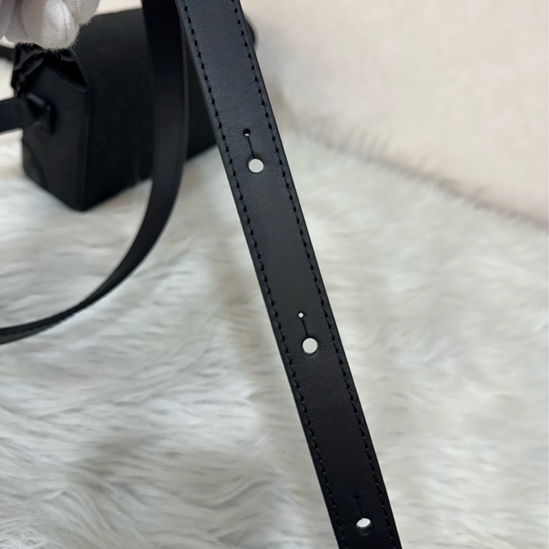 LV M81746 黑色牛皮壓紋斜背包 steamer-24