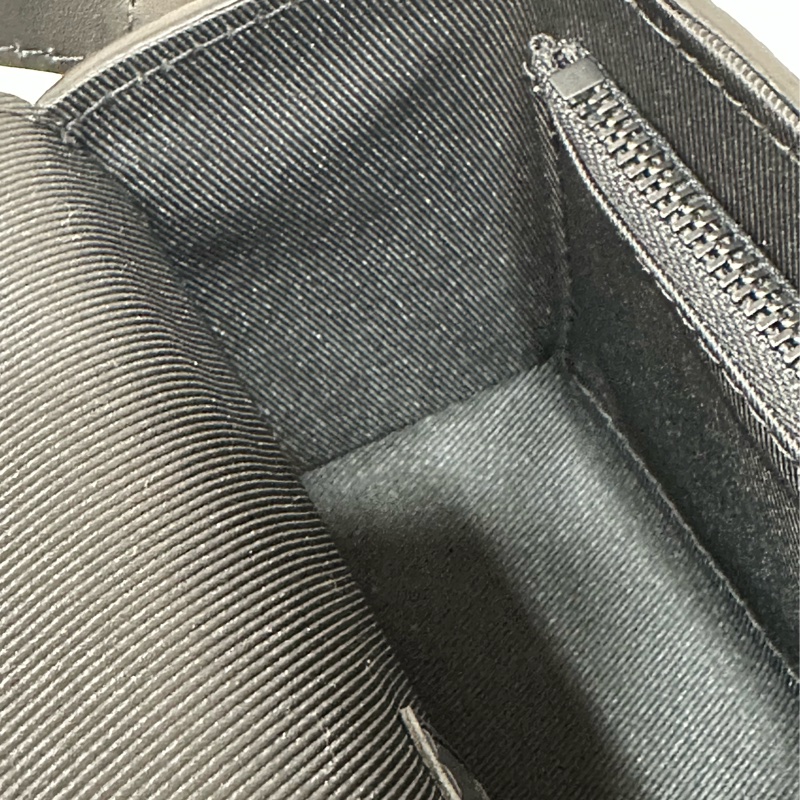LV M81746 黑色牛皮壓紋斜背包 steamer-30