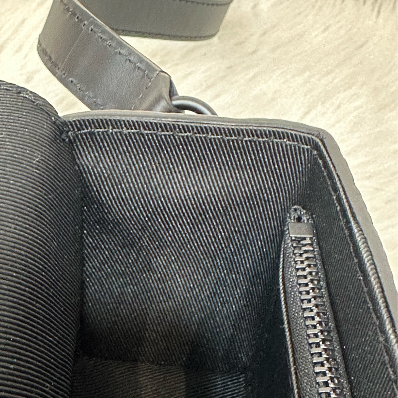 LV M81746 黑色牛皮壓紋斜背包 steamer-35