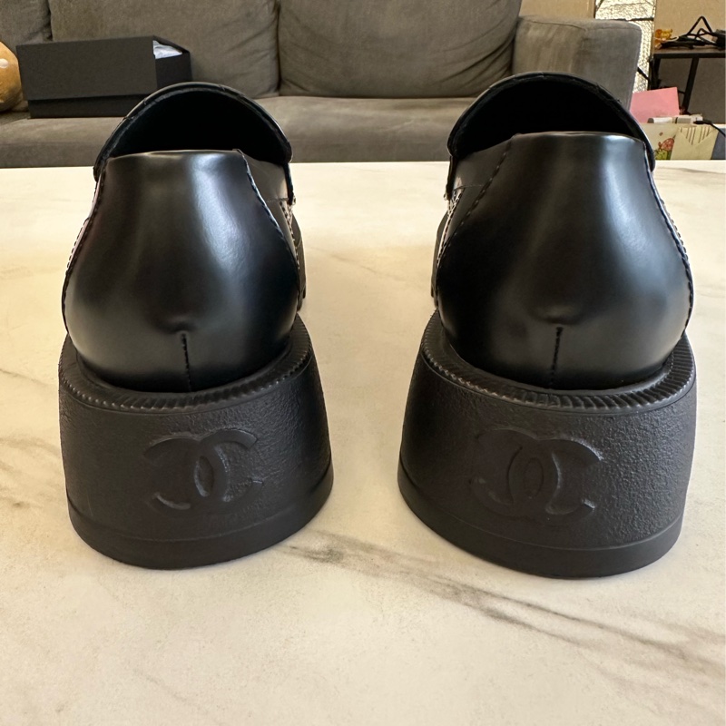 Chanel大雙C皮穿鍊菱格紋樂福鞋-2