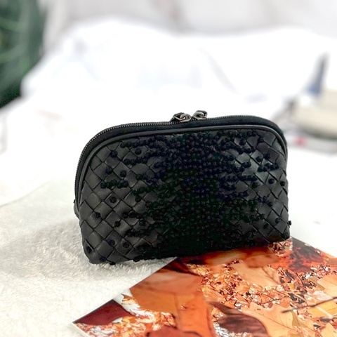 BV 刺繡編織皮革 Knot 黑色小羊皮 2021年