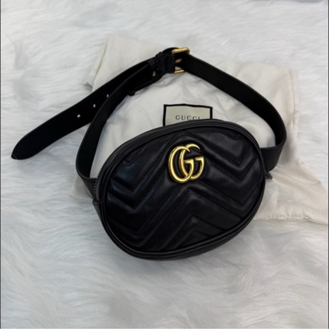GUCCI古馳 GG Marmont 馬蒙黑色金標Logo 絎縫牛皮 單肩斜挎包胸包腰包 常規 女款