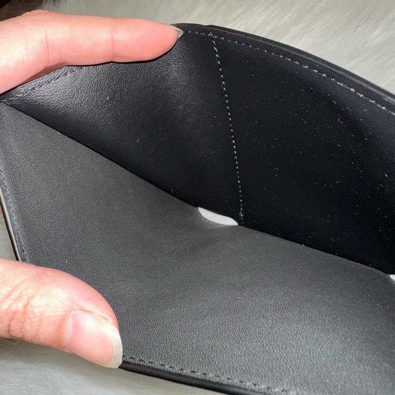 LV M12635 黑色牛皮壓紋黑釦三折短夾-27