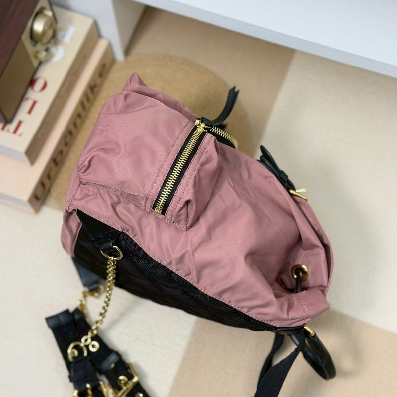 （這顆超好背！母親節禮物首選🎁）🏷Burberry 博柏利．The Rucksack 尼龍束口後背包 中號-3
