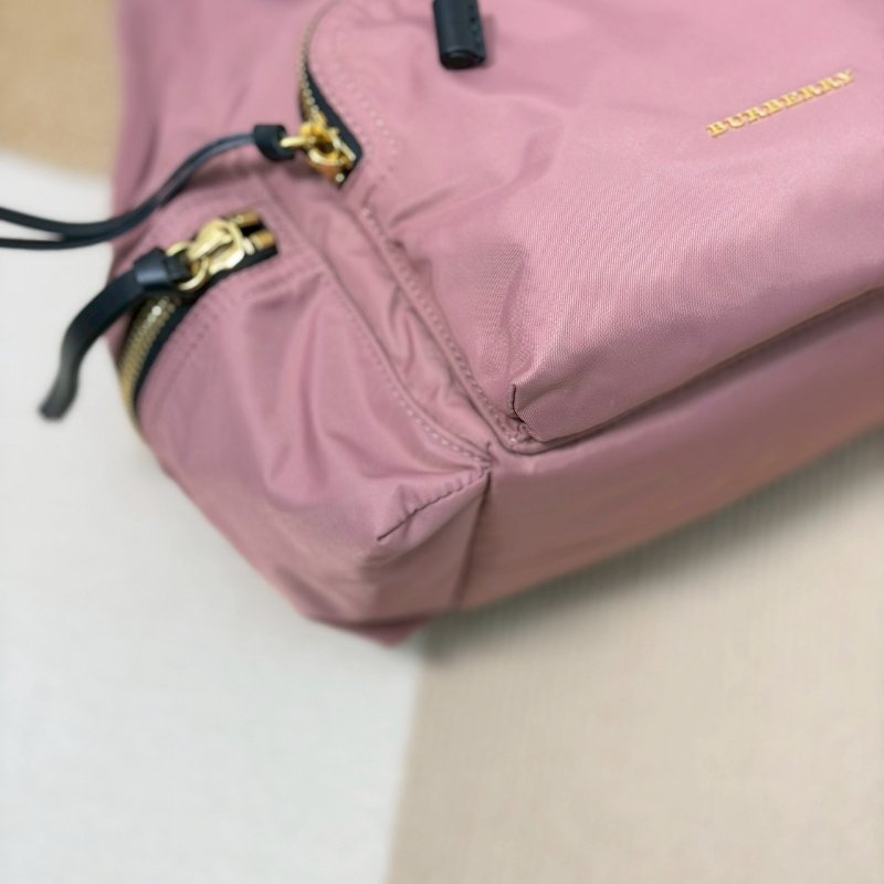 （這顆超好背！母親節禮物首選🎁）🏷Burberry 博柏利．The Rucksack 尼龍束口後背包 中號-4