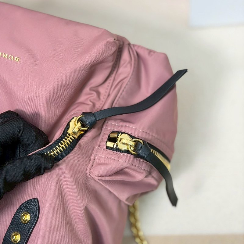 （這顆超好背！母親節禮物首選🎁）🏷Burberry 博柏利．The Rucksack 尼龍束口後背包 中號-11