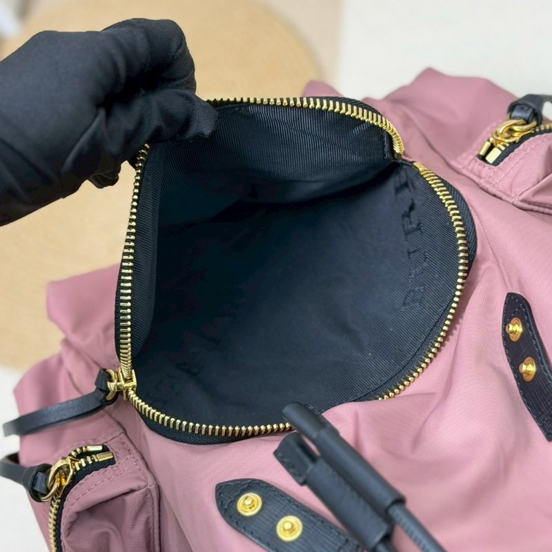 （這顆超好背！母親節禮物首選🎁）🏷Burberry 博柏利．The Rucksack 尼龍束口後背包 中號-12