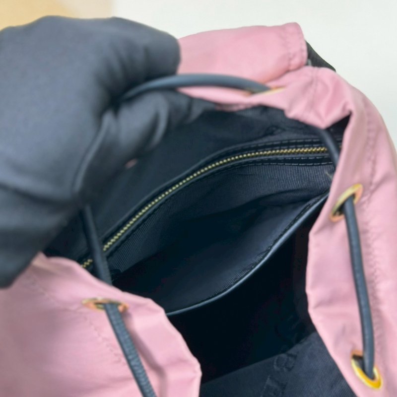 （這顆超好背！母親節禮物首選🎁）🏷Burberry 博柏利．The Rucksack 尼龍束口後背包 中號-15