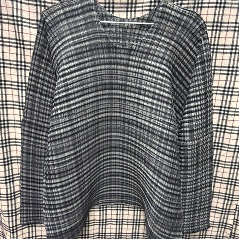 ISSEY MIYAKE me 摺衣 長袖上衣 （彈跳衣）