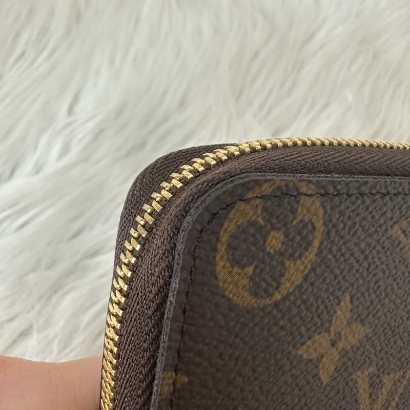 LV M60067 老花金釦拉鏈零錢包-10