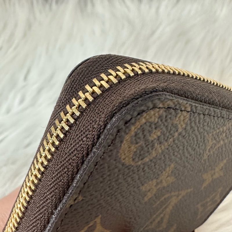 LV M60067 老花金釦拉鏈零錢包-12