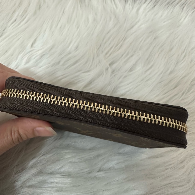 LV M60067 老花金釦拉鏈零錢包-15