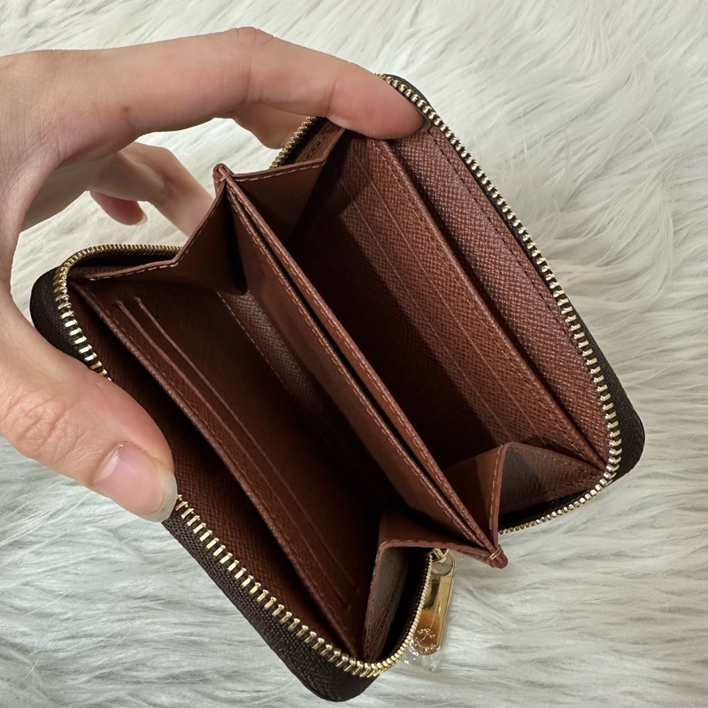 LV M60067 老花金釦拉鏈零錢包-18