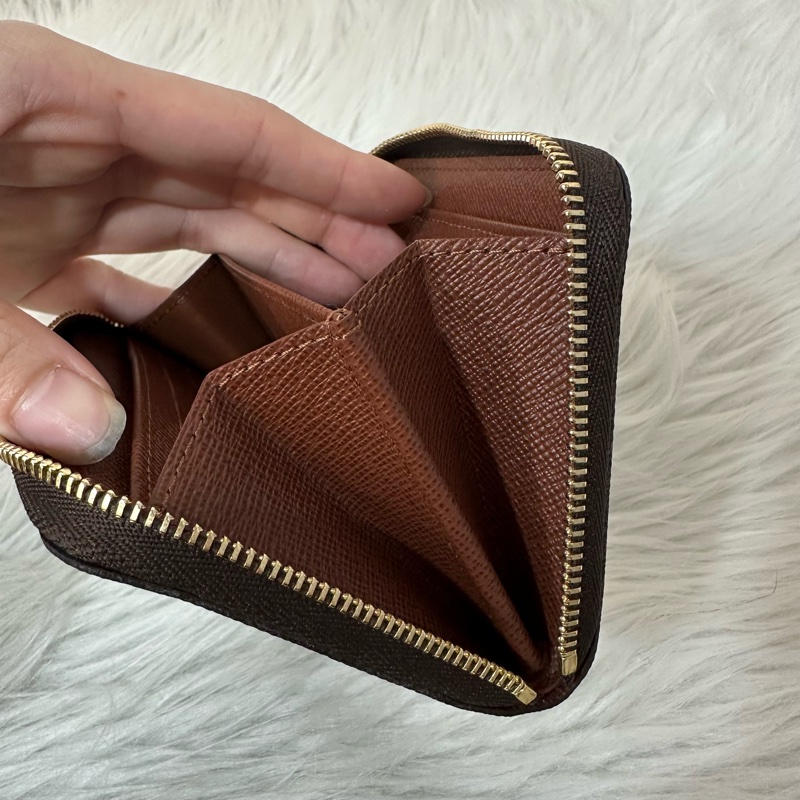 LV M60067 老花金釦拉鏈零錢包-20