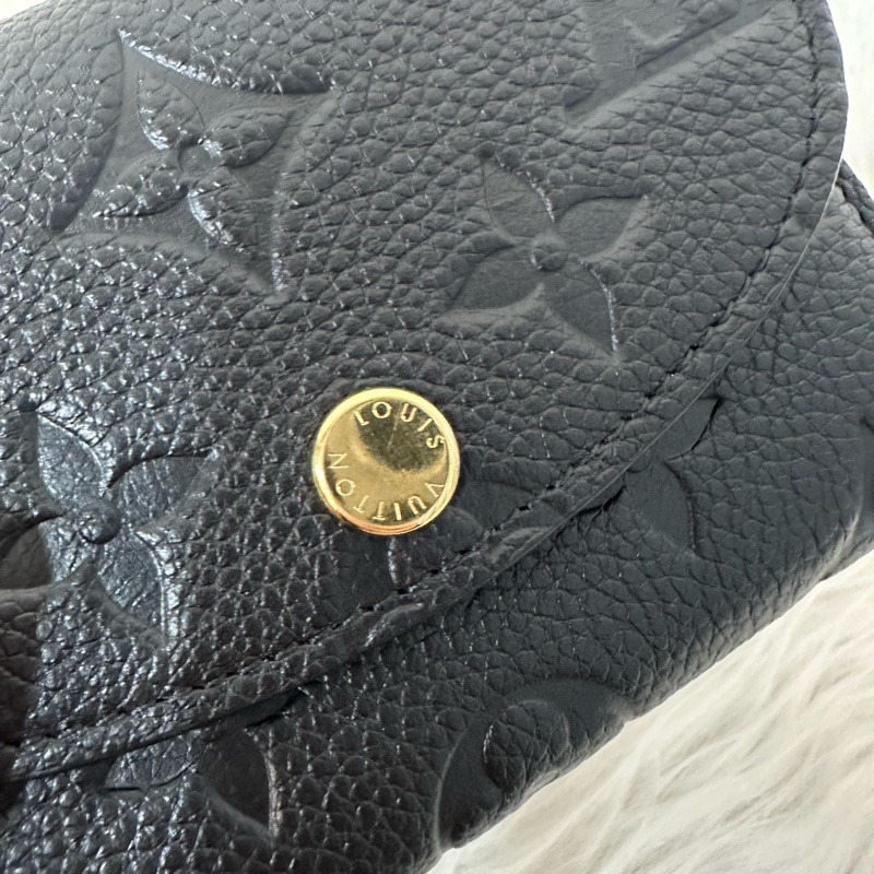 LV M81455 黑色牛皮壓紋金釦翻蓋零錢包 卡包-11