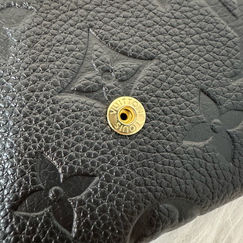 LV M81455 黑色牛皮壓紋金釦翻蓋零錢包 卡包-14