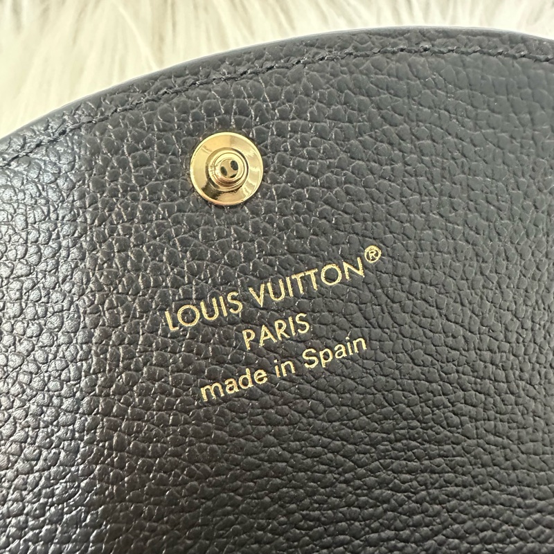 LV M81455 黑色牛皮壓紋金釦翻蓋零錢包 卡包-15