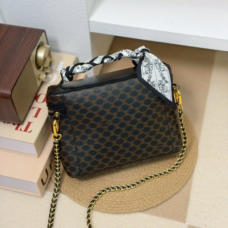 （賠本出清價💔）🏷Celine 瑟琳．中古黑老花化妝包改造-1