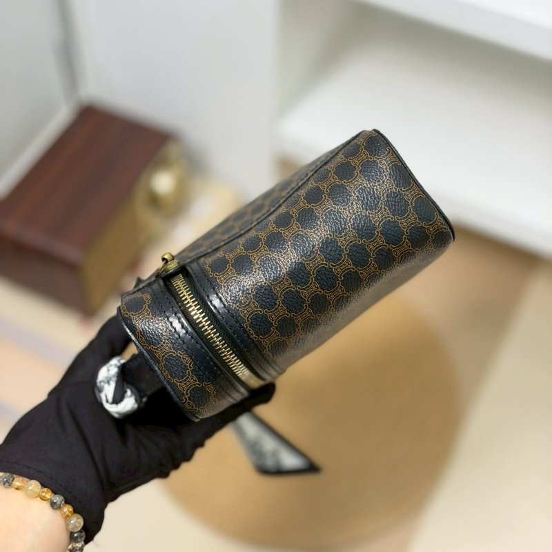 （賠本出清價💔）🏷Celine 瑟琳．中古黑老花化妝包改造-3