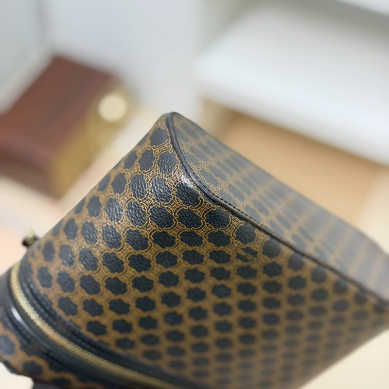 （賠本出清價💔）🏷Celine 瑟琳．中古黑老花化妝包改造-4