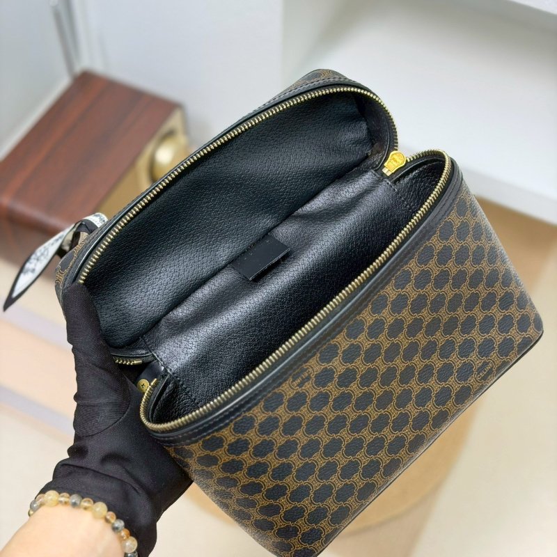 （賠本出清價💔）🏷Celine 瑟琳．中古黑老花化妝包改造-16