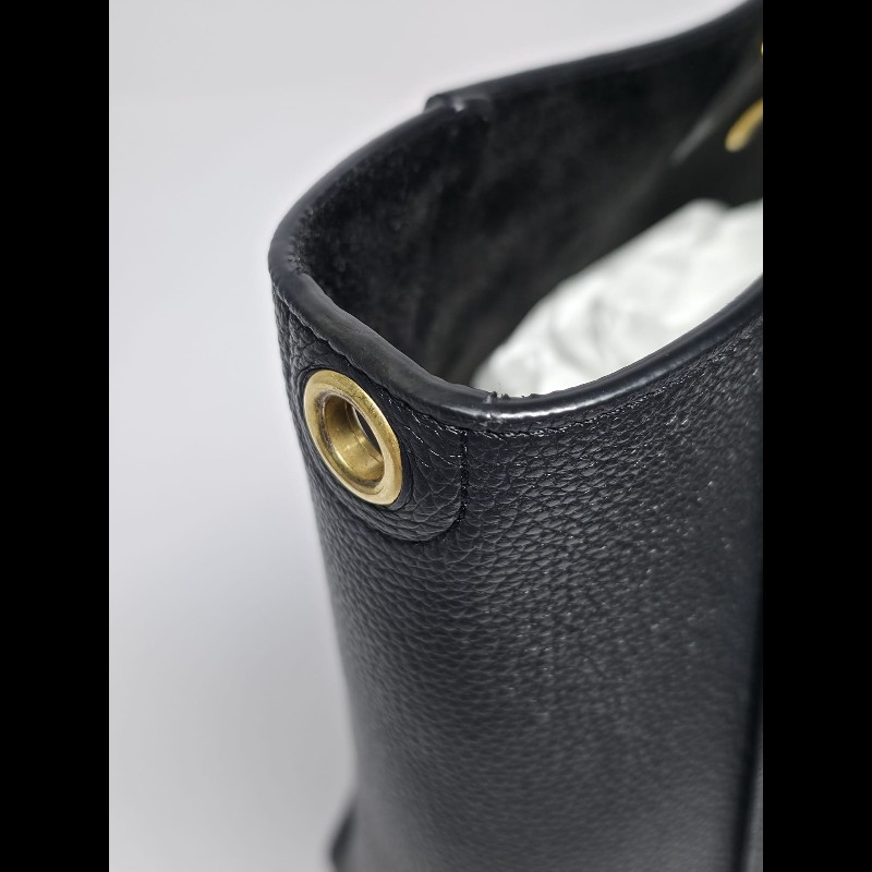 Celine 黑色Sangle Bucket Bag-12